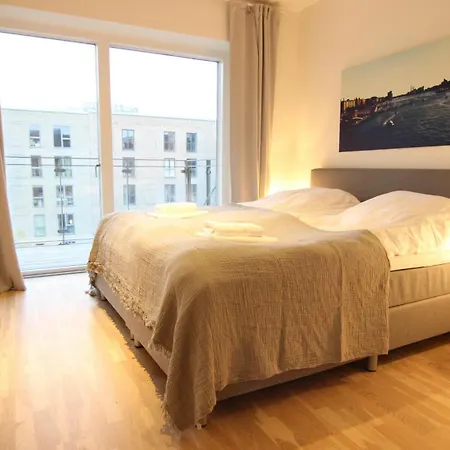 Beautiful 3-bed In Canal W Balcony Apartman