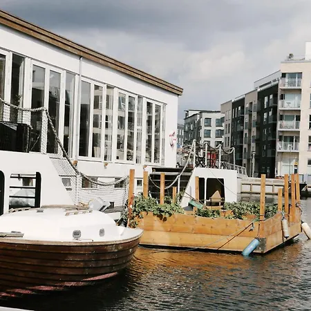 Beautiful 3-bed In Canal W Balcony